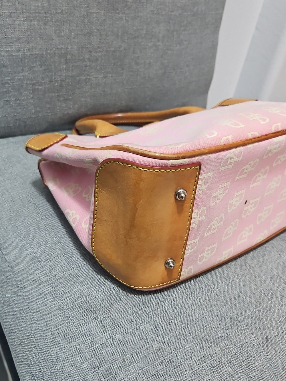 Dooney &Bourke Y2K Vintage Signature Momogram Pink Monogram Tote with Tan Trim - Picture 5 of 10